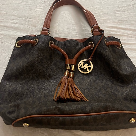 Stylish Michael Kors Jet Set Large Gathered Tote - Picture 3 of 5